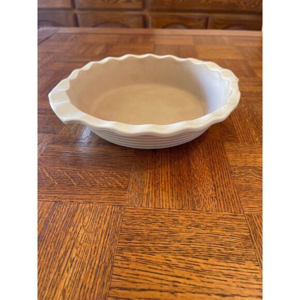 THE PAMPERED CHEF FAMILY HERITAGE STOMEWEAR PIE DISH